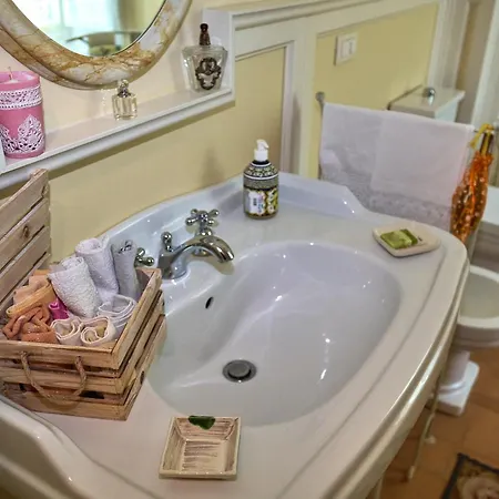 Scappo In Umbria, Claudia Villa *