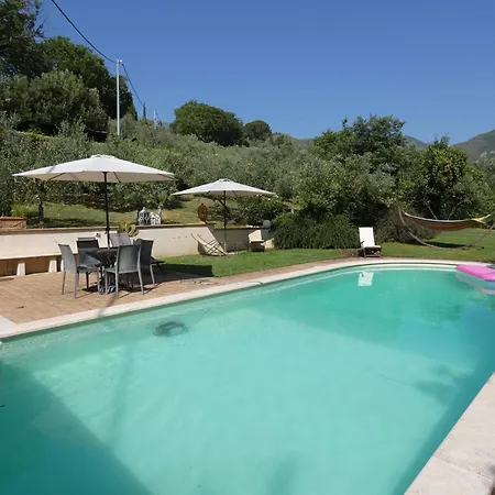Scappo In Umbria, Claudia 폴리뇨