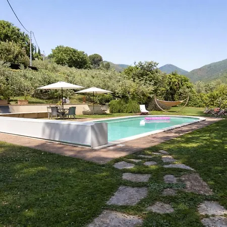 Scappo In Umbria, Claudia Villa *