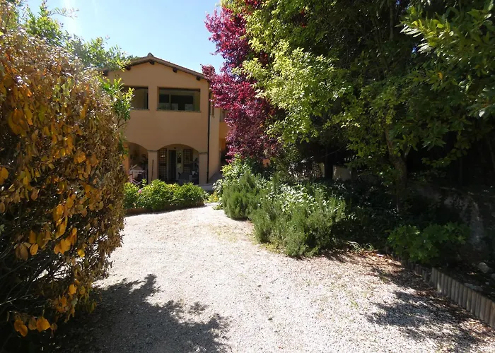 Scappo In Umbria, Claudia فيلة