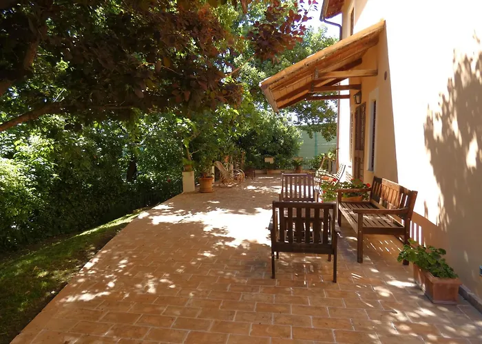 Scappo In Umbria, Claudia فيلة فولينيو